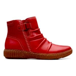 Clarks Red Leather Ankle boots Size 9.5 NEW